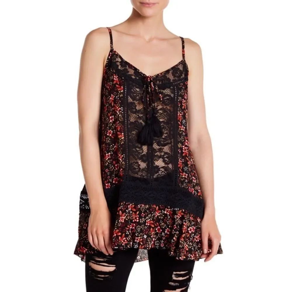 ✨ HP✨Tiare Hawaii
Phuket Lace Trim Tank✨